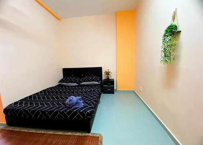 Izdisa Muslim Homestay For Muslim With Groundfloor Poolview Wifi Netflix