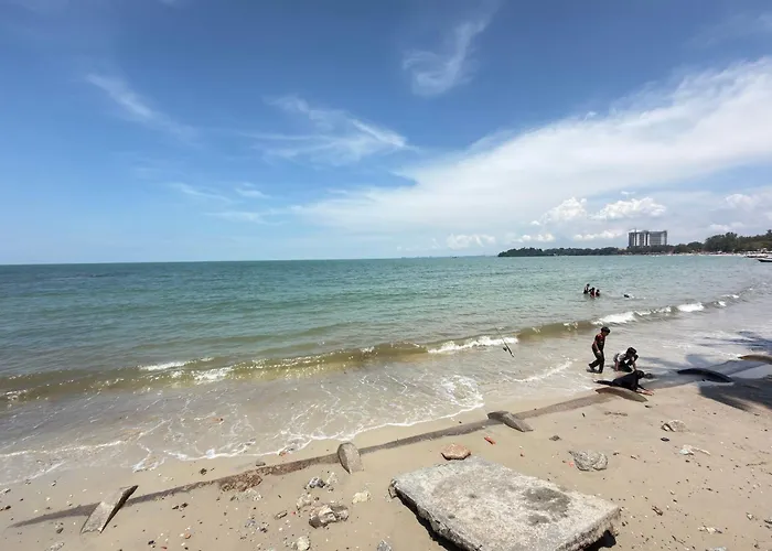 Newly Renovated Comfy Beachfront View At Seri Bulan Port Dickson
